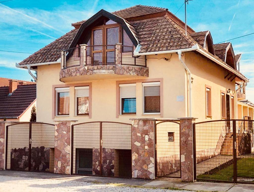 Hajdúszoboszló Aranylo Apartmanhaz מראה חיצוני תמונה